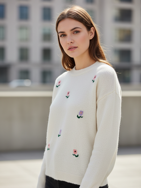 Maglioncino crema  con i fiorellini 