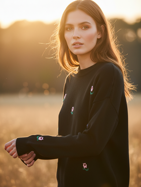 Maglioncino nero  con i fiorellini 